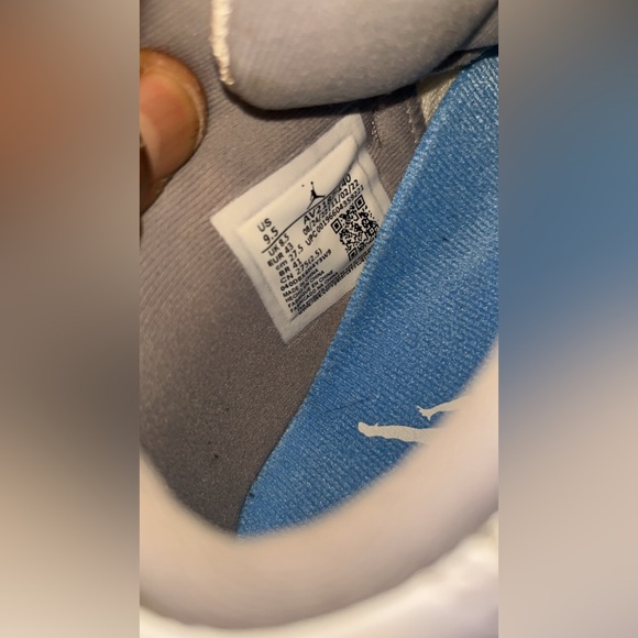 Size 9.5 - Air Jordan 11 Retro Low Cement Grey - Picture 7 of 8